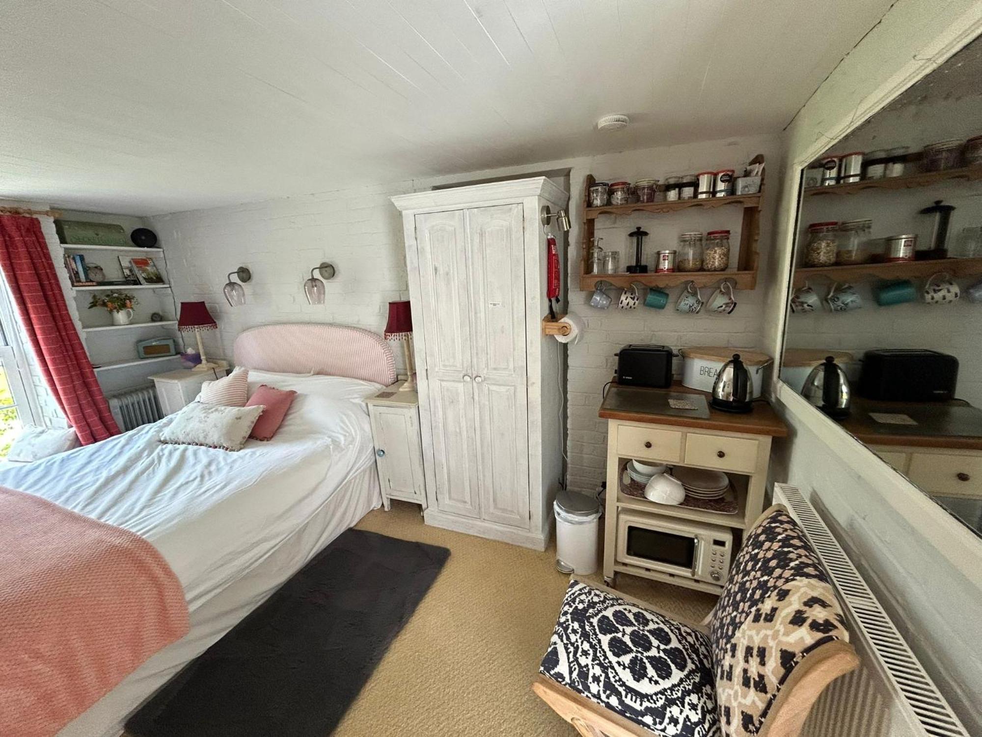 Cosy Cottage Ground Floor Bedroom Ensuite With Private Entrance Chichester Exterior foto
